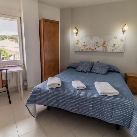 Hostal - Restaurante La Buena Villa By Vivere Stays Villalonquejar Luaran gambar