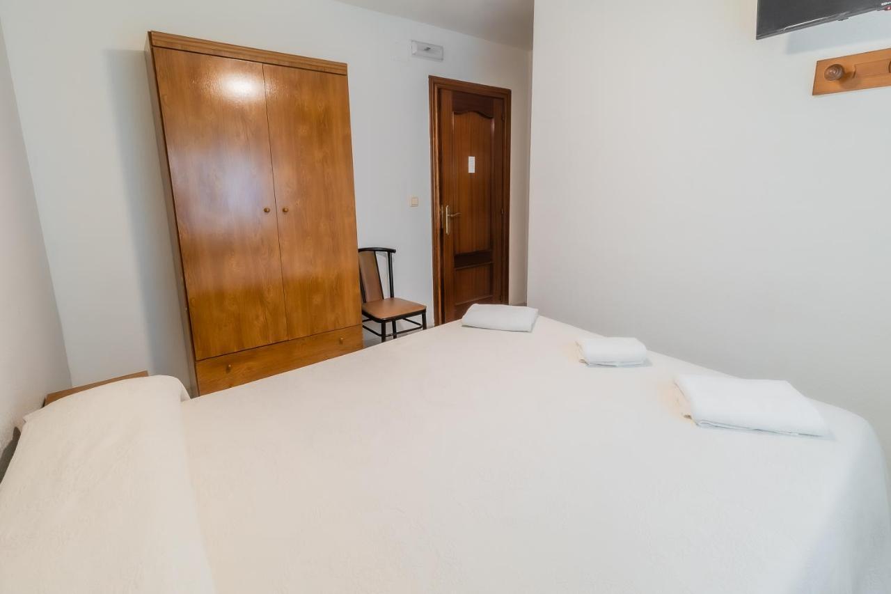 Hostal - Restaurante La Buena Villa By Vivere Stays Villalonquejar Luaran gambar