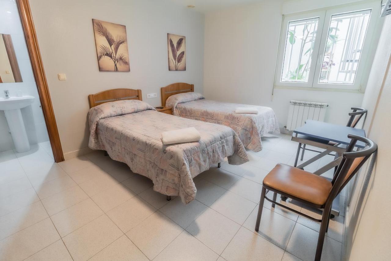 Hostal - Restaurante La Buena Villa By Vivere Stays Villalonquejar Luaran gambar