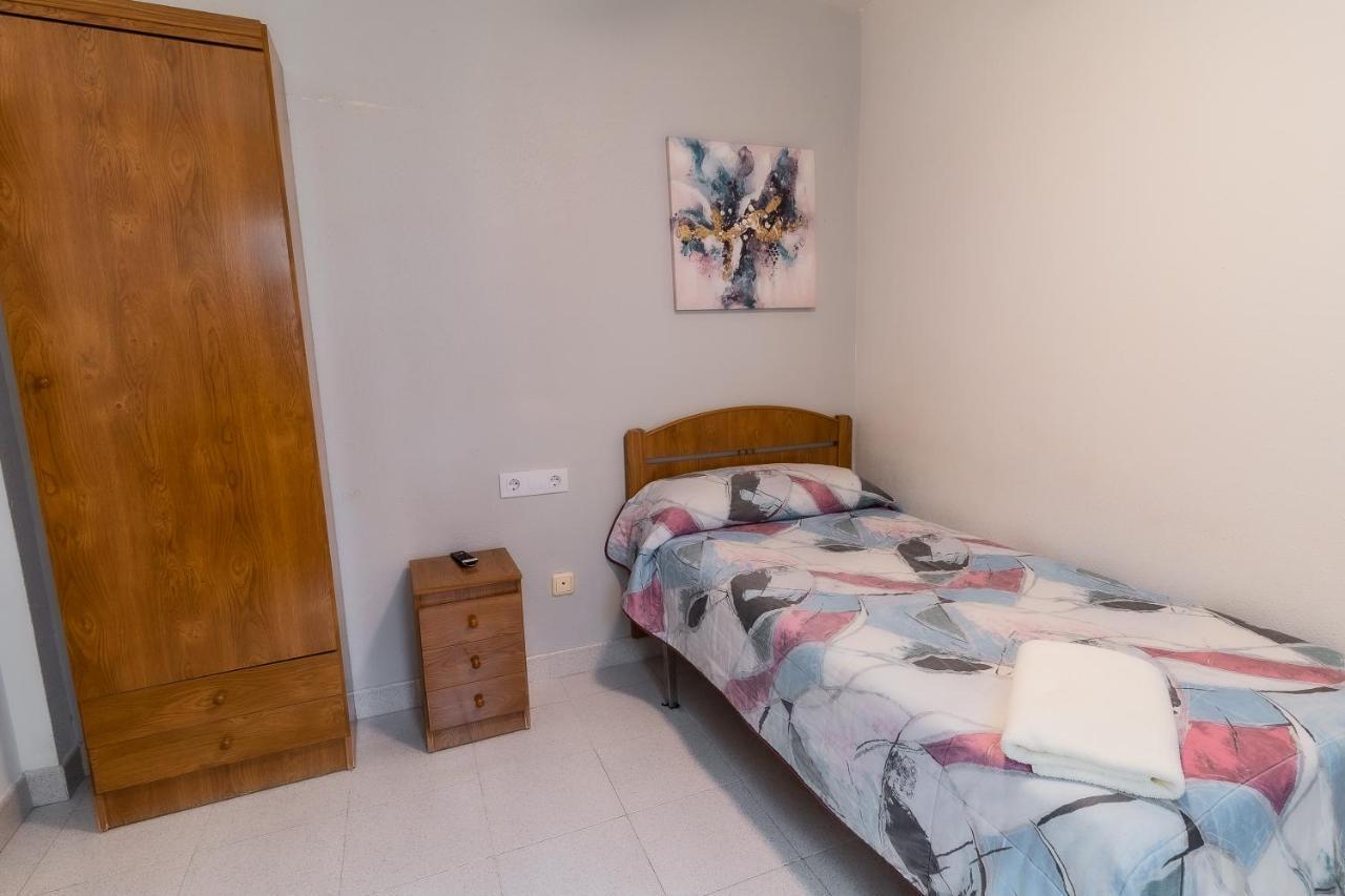 Hostal - Restaurante La Buena Villa By Vivere Stays Villalonquejar Luaran gambar