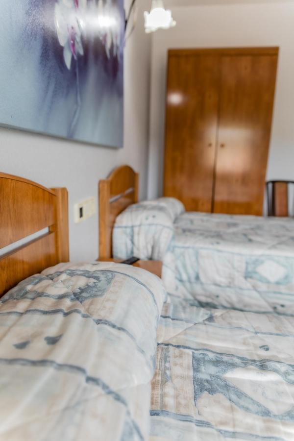 Hostal - Restaurante La Buena Villa By Vivere Stays Villalonquejar Luaran gambar