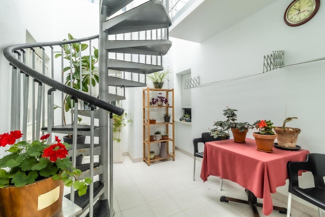 Hostal - Restaurante La Buena Villa By Vivere Stays Villalonquejar Luaran gambar