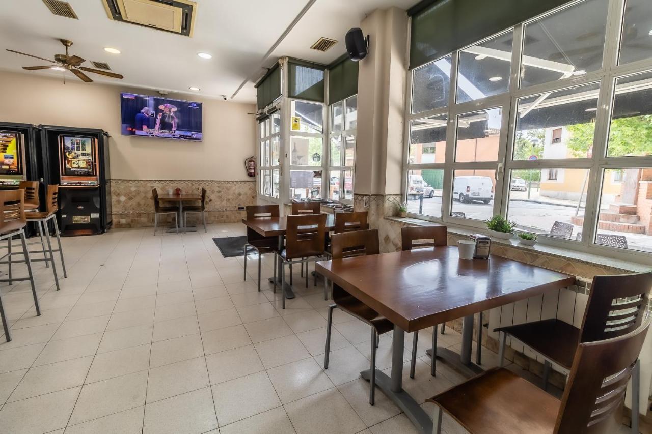 Hostal - Restaurante La Buena Villa By Vivere Stays Villalonquejar Luaran gambar