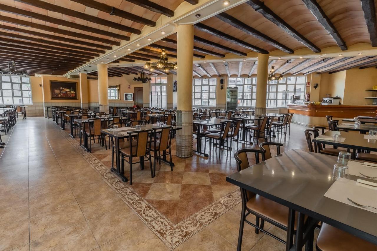 Hostal - Restaurante La Buena Villa By Vivere Stays Villalonquejar Luaran gambar