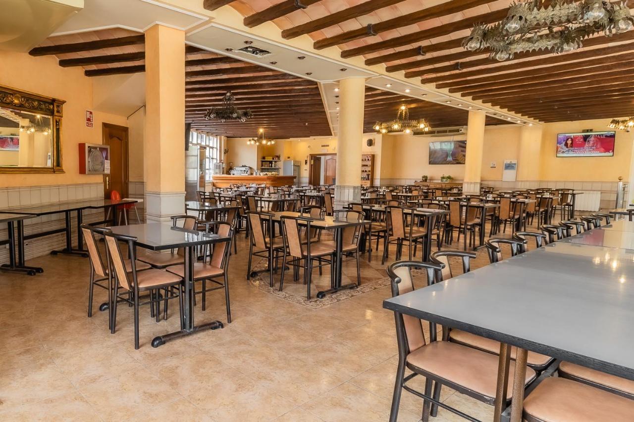 Hostal - Restaurante La Buena Villa By Vivere Stays Villalonquejar Luaran gambar